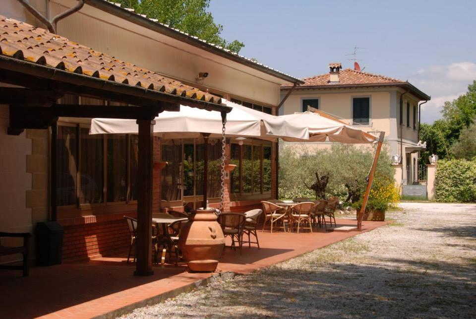 מגדל אגם פוצ'יני Hotel Giuly מראה חיצוני תמונה